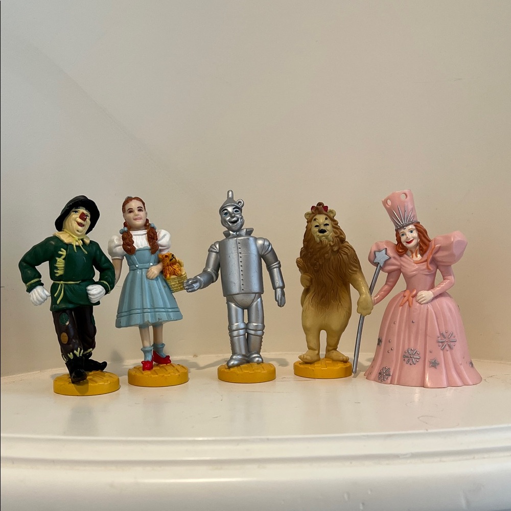 🎬 Classic Movie Character Figurine Set (MGM Wizard of Oz)